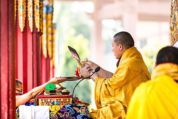 Gyalwa Karmapa gives a Amitayus initiation...
