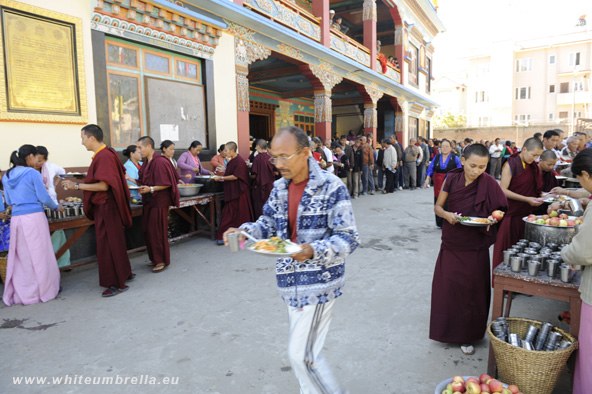 KHCP Serving of meals in Sherab Gyaltsen Rinpoche Manang gompa