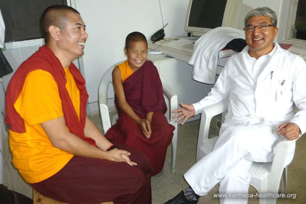 Dr.med.Sheestra, Lama Phuntsok and the young Gendun relaxing before OP