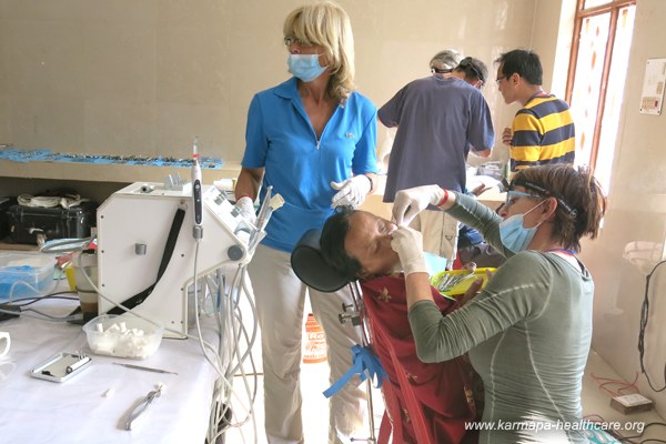 Eight dentists working with two portable units simultanously