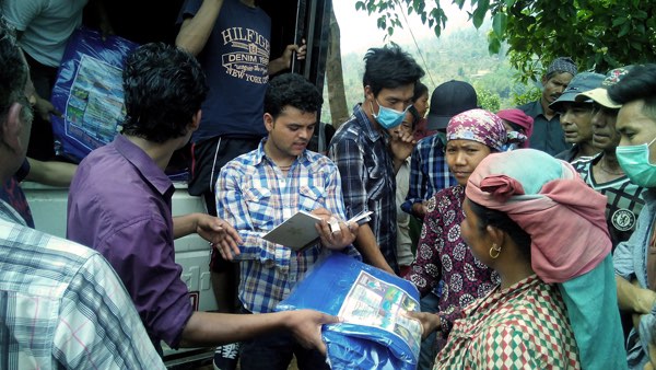 Lama Nyima´s aid team in district of Gorkha