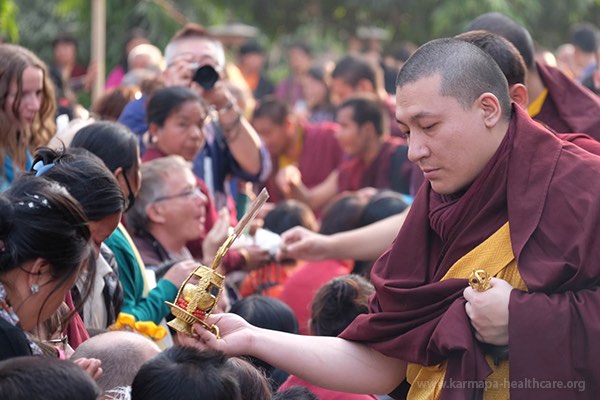 Gyalwa Karmapa gives a Amitayus initiation