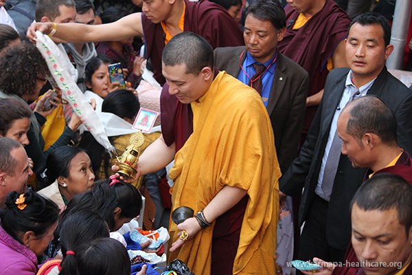 Gyalwa Karmapa blessing the practitioners...