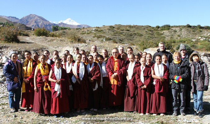 Shangpa Rinpoche and his nuns and the KHCP-team
